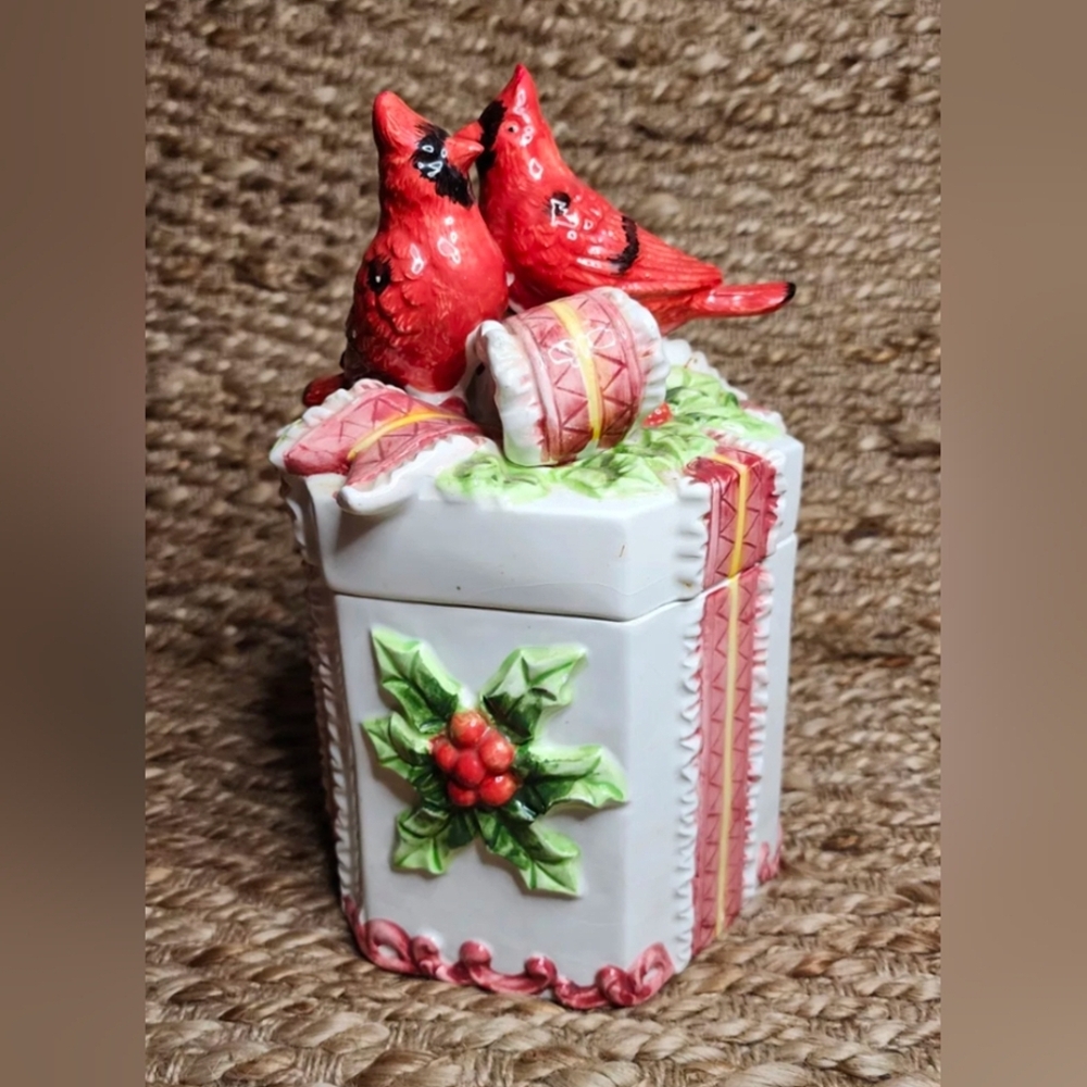 WCL Christmas Cardinals Ceramic Cookie Jar Present Bow Holly 11" Holiday Kitchen